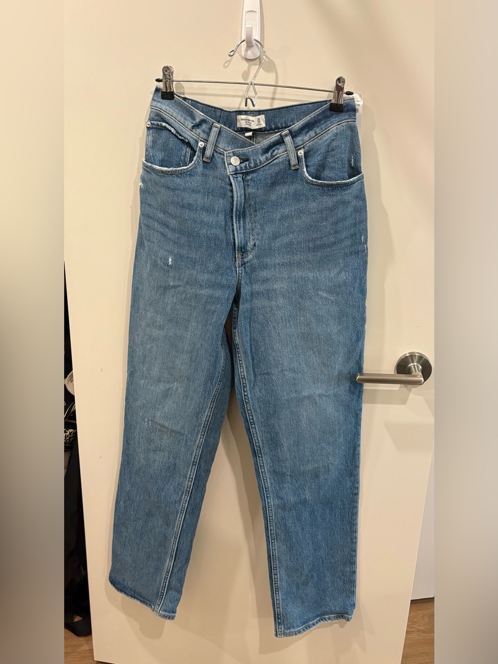 Abercrombie 90s Ultra High Rise Straight Jean with Crossover Waist